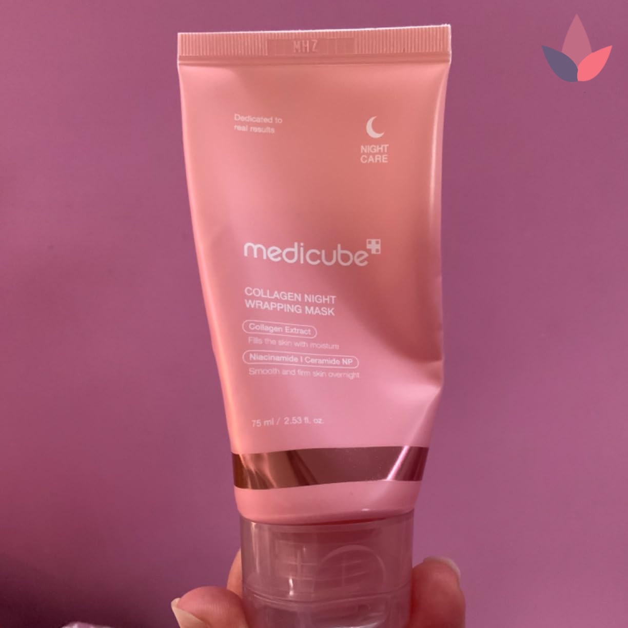 <img src="https://afra-market.com/medicube-collagen-night-mask" alt="ماسک شب کلاژن Medicube مدل Collagen Night Wrapping Mask، تقویتکننده و سفتکننده پوست، آبرسانی عمیق و کاهش چین و چروک، مناسب برای استفاده شبانه، محصول اصل برند Medicube، خرید از افرا مارکت">