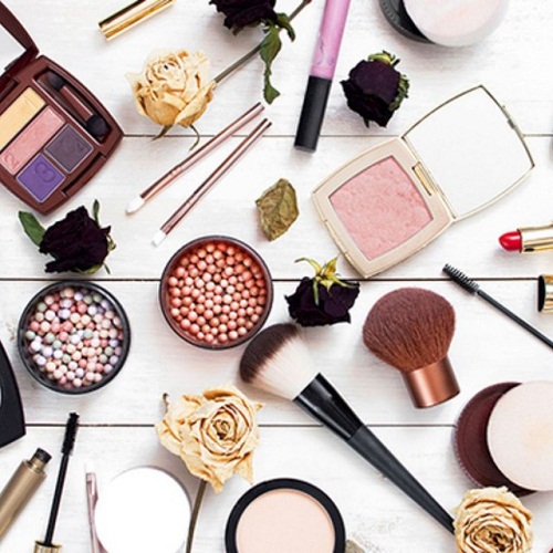 محصولات آرایشی و بهداشتی افرا مارکت قشم