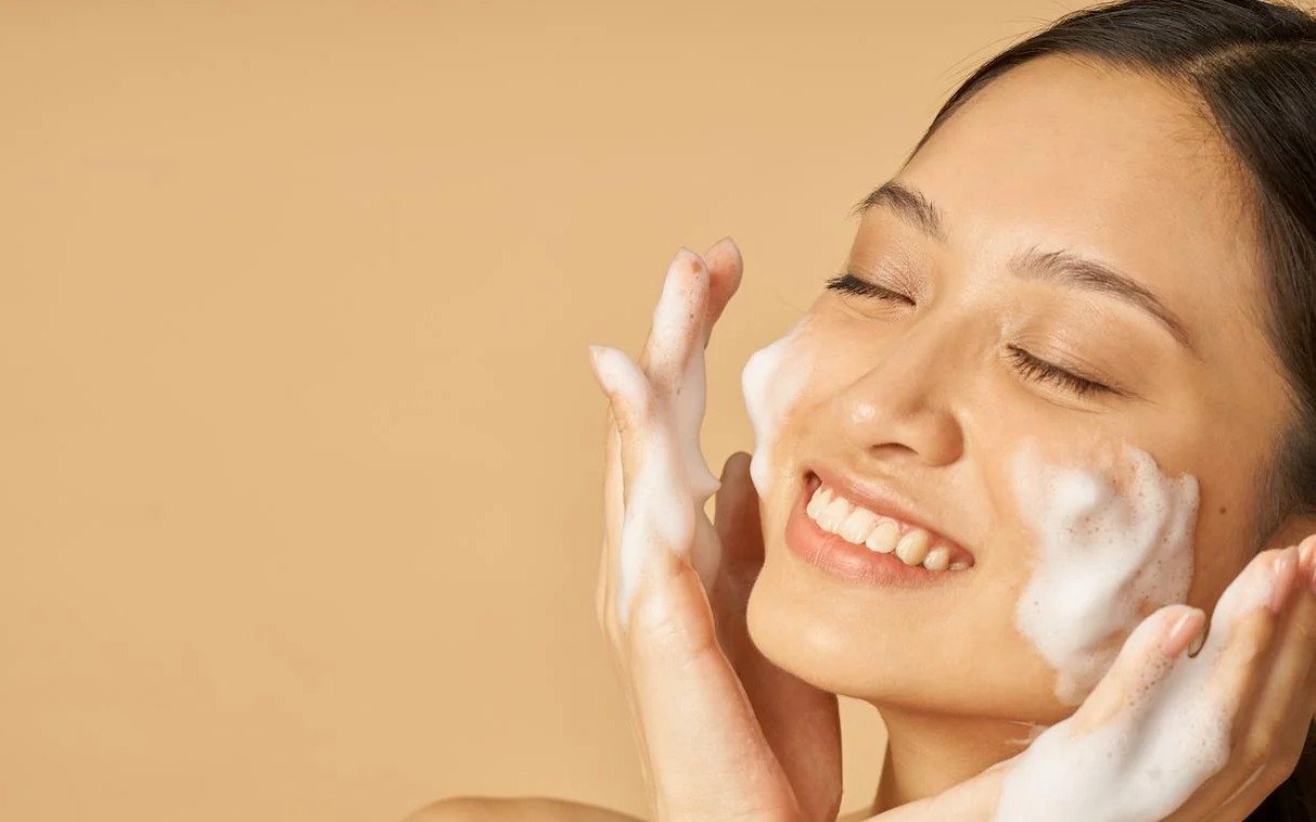 مراحل پاکسازی صورت فرآیندی چند مرحله‌ای و دقیق