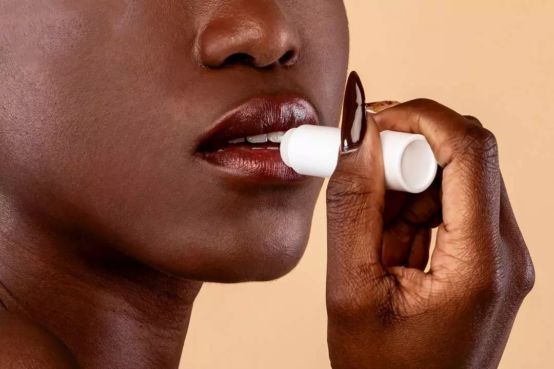 چگونه بالم لب مناسب برای نیازهای خود را انتخاب کنیم؟