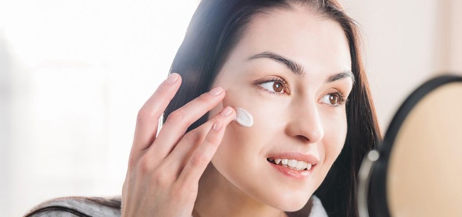 ۵ مورد از بهترین محصولات آبرسان پوست چرب و دهیدراته