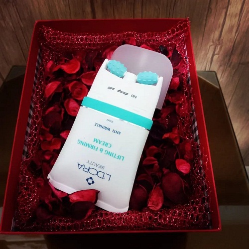 کرم لیفتینگ صورت و گردن ماساژوردار لدورا